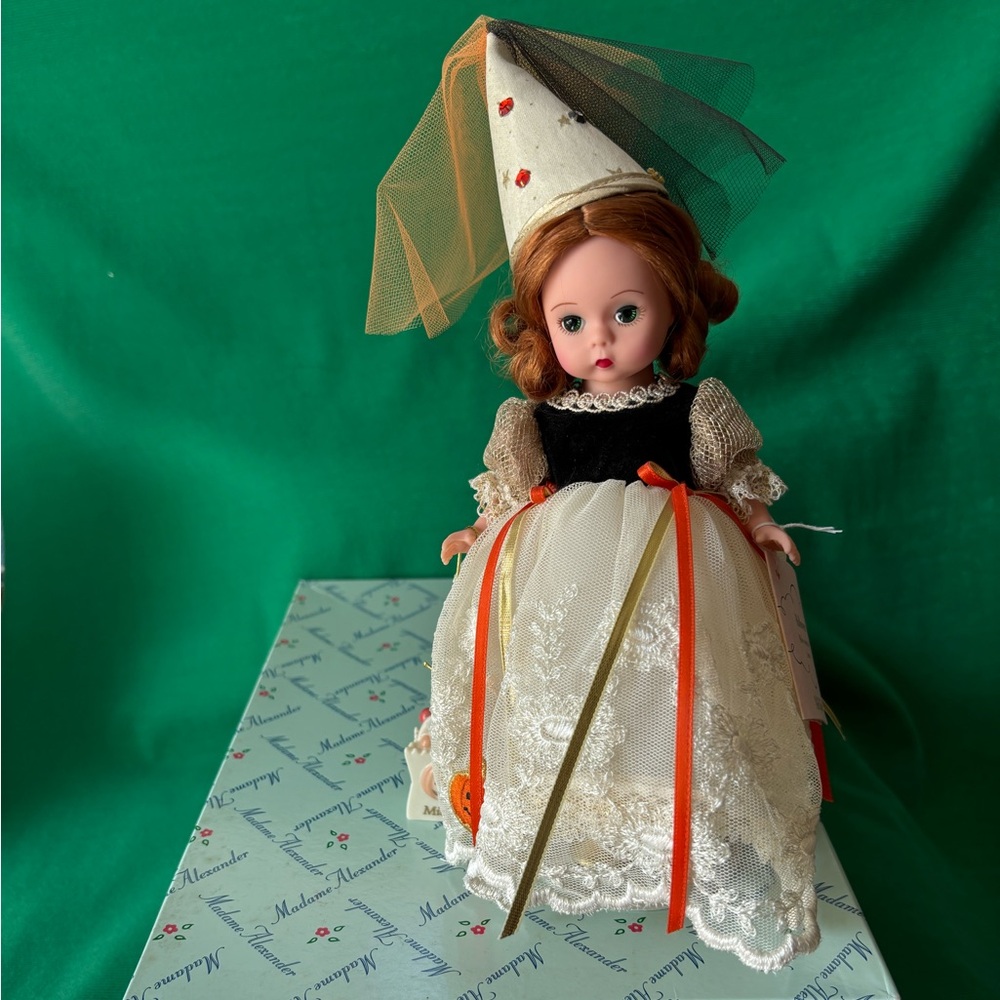 Madame Alexander Lenox Halloween Doll No. 37095 GUC w Box 
Comes with lenox bag